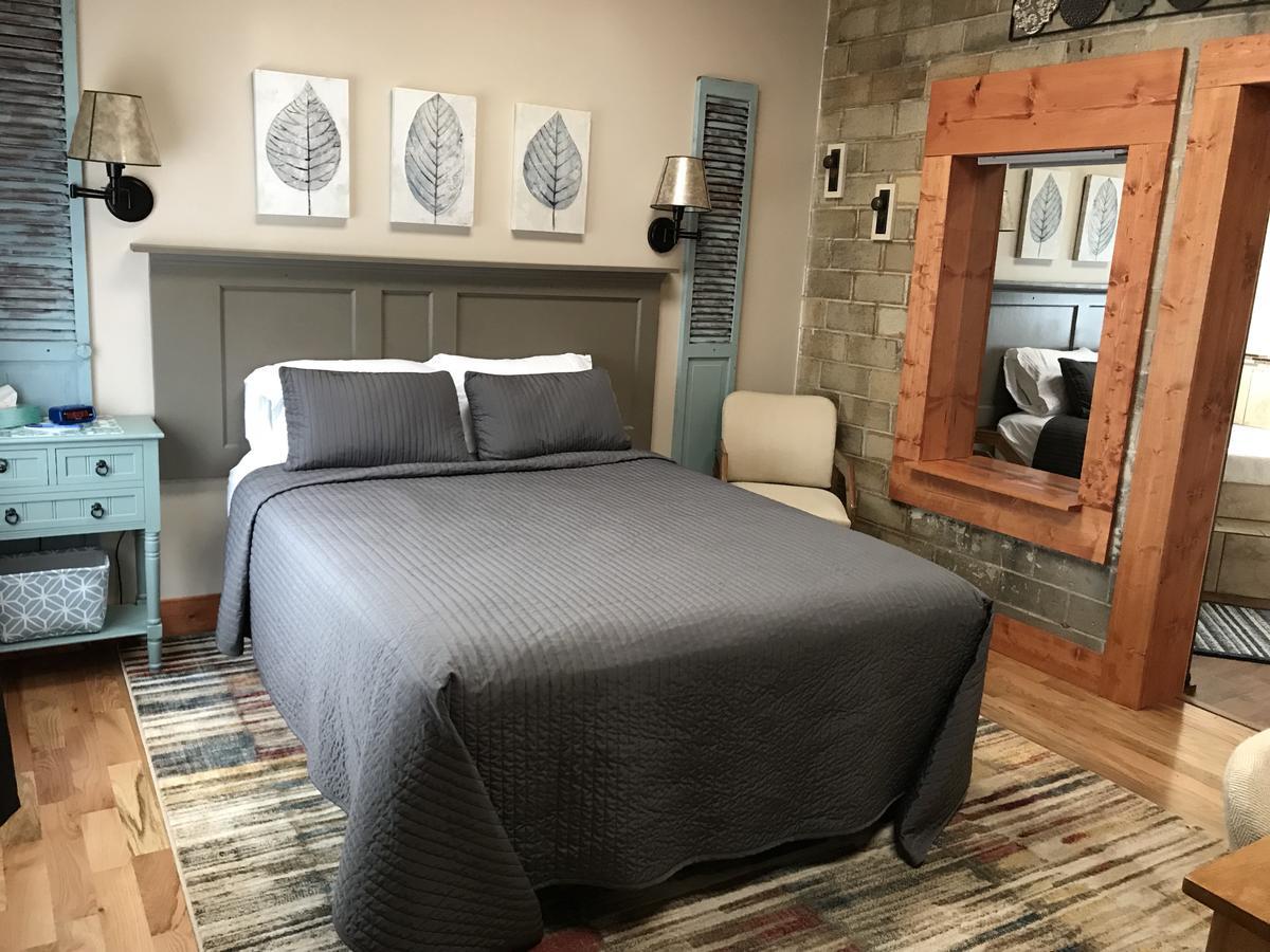 Hocking Hills Inn Логан Экстерьер фото