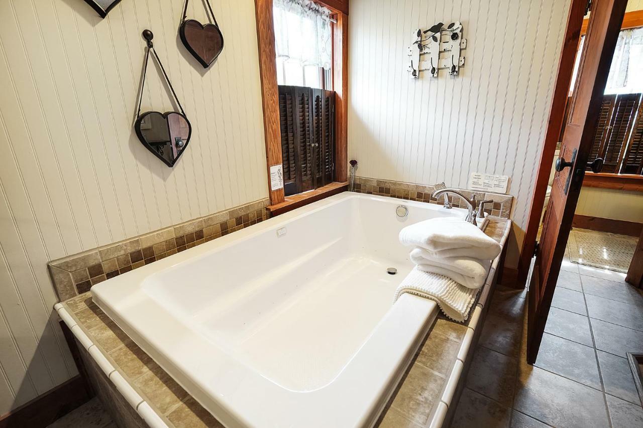 Hocking Hills Inn Логан Экстерьер фото