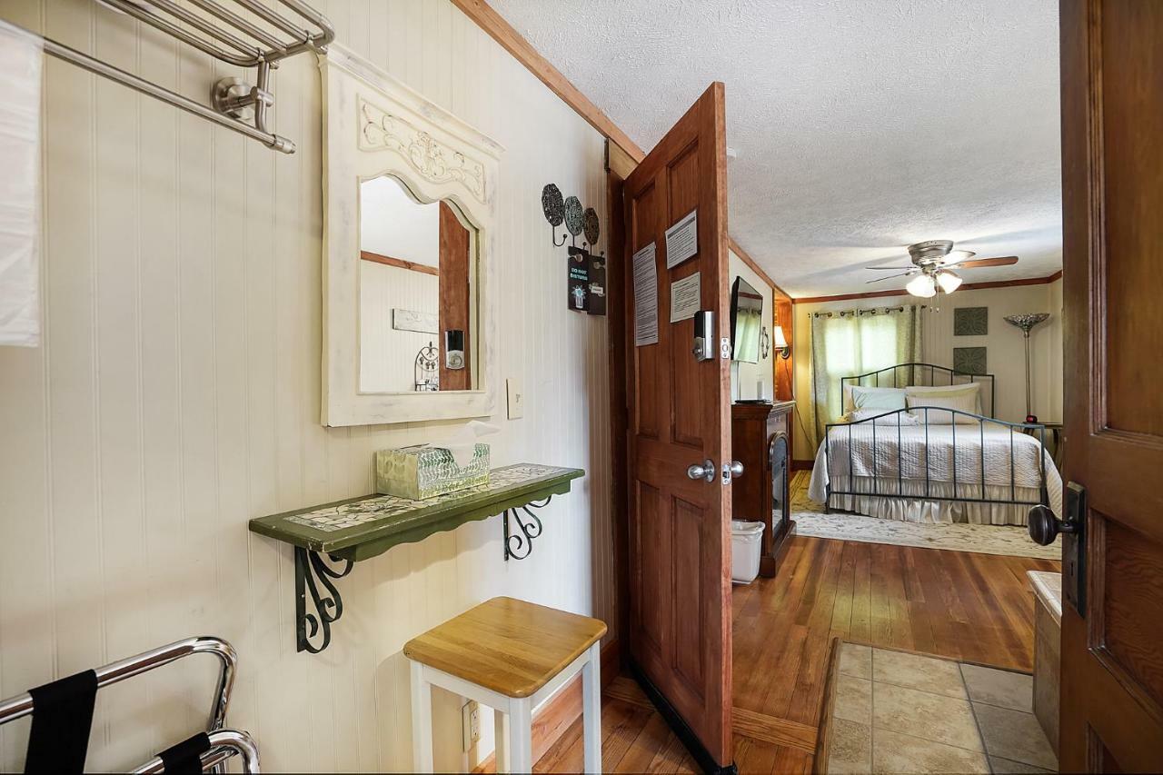 Hocking Hills Inn Логан Экстерьер фото