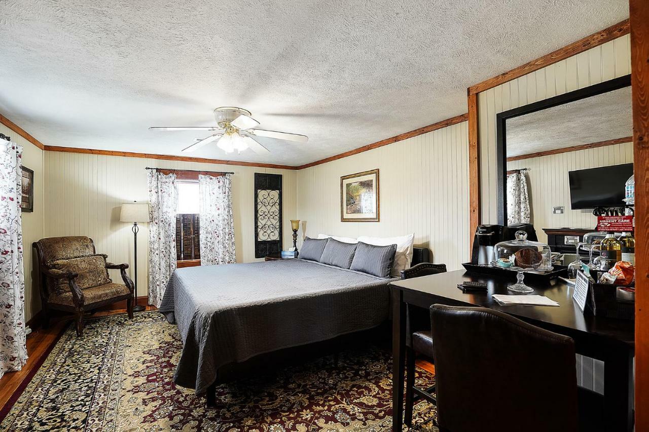 Hocking Hills Inn Логан Экстерьер фото