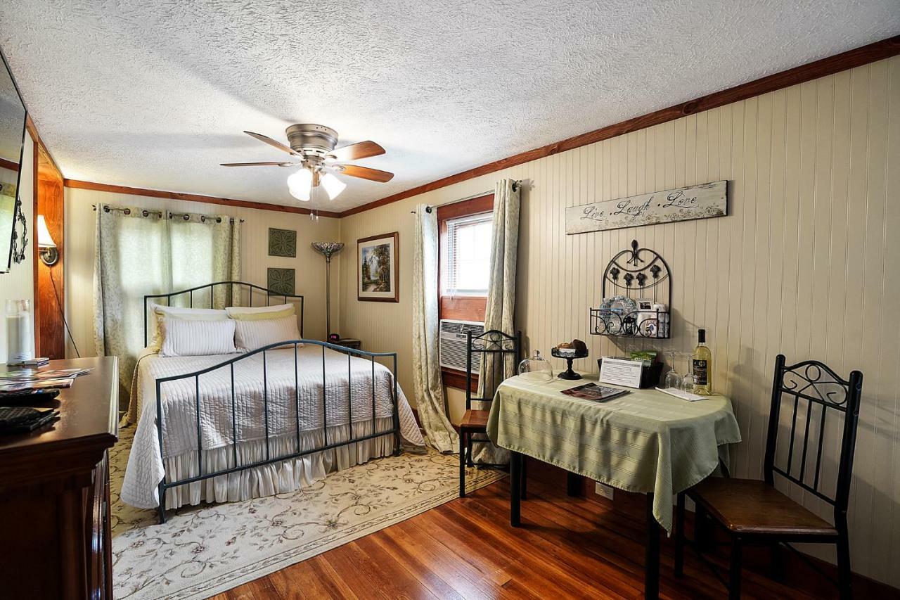 Hocking Hills Inn Логан Экстерьер фото