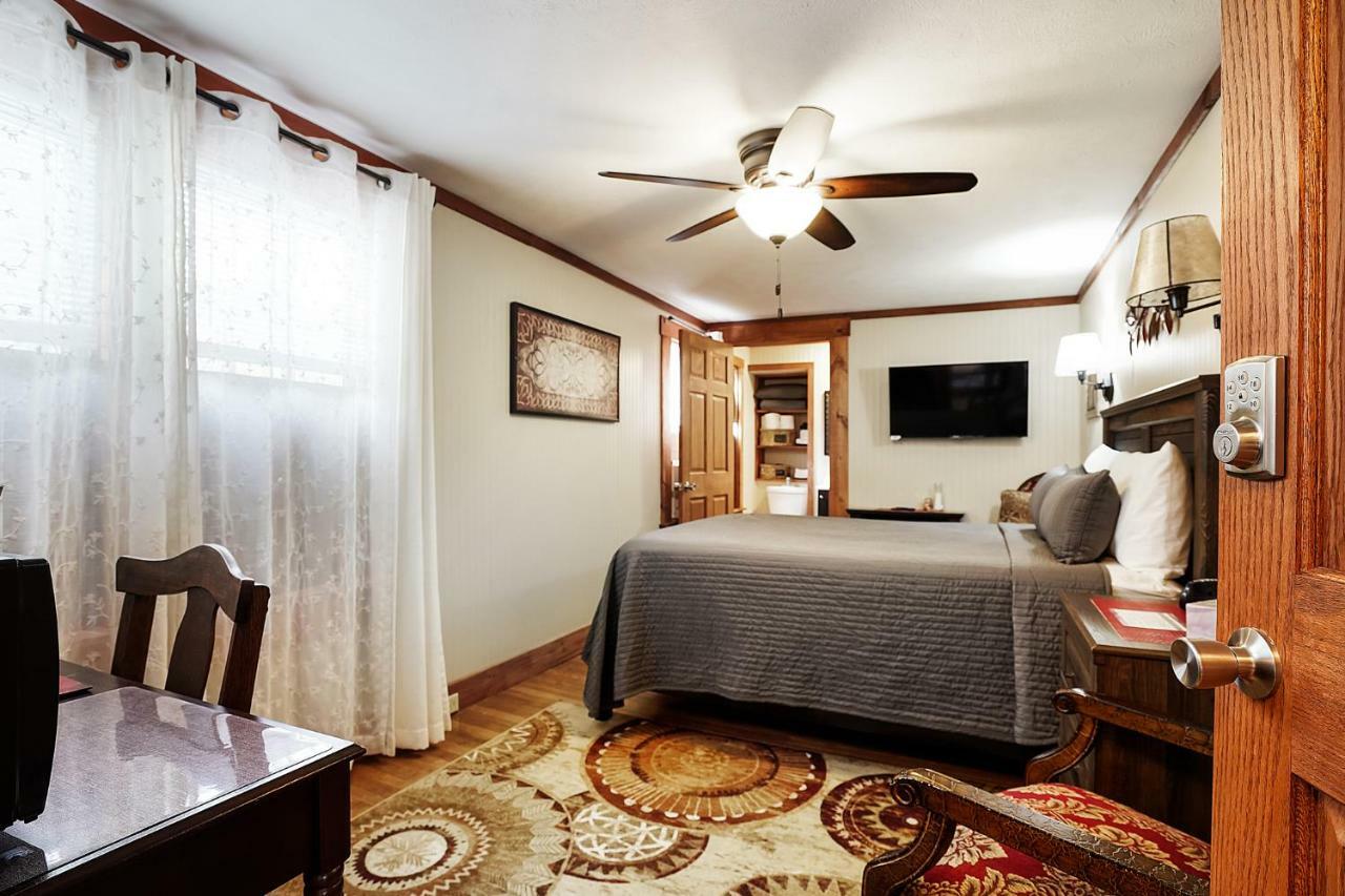 Hocking Hills Inn Логан Экстерьер фото