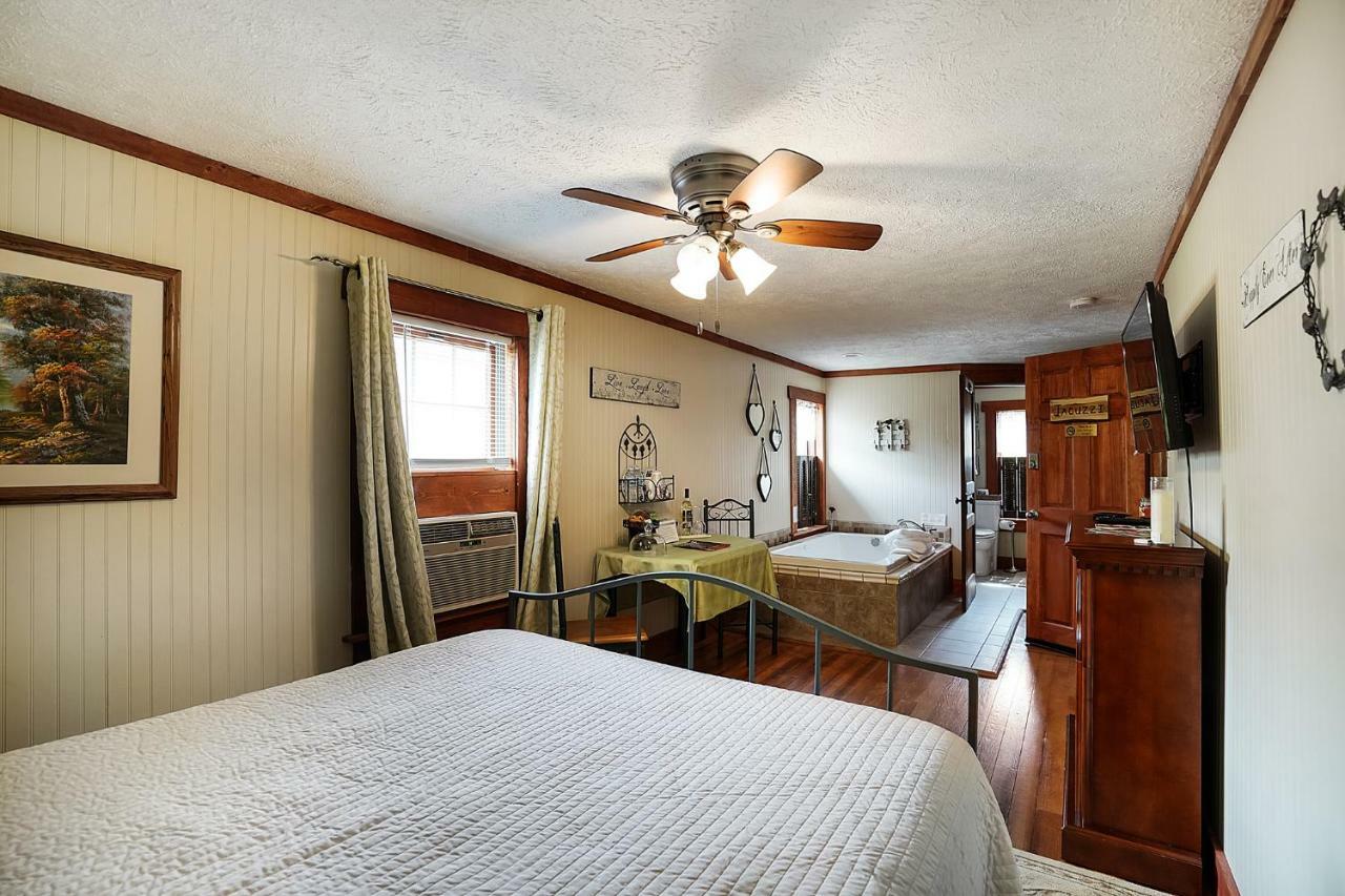 Hocking Hills Inn Логан Экстерьер фото